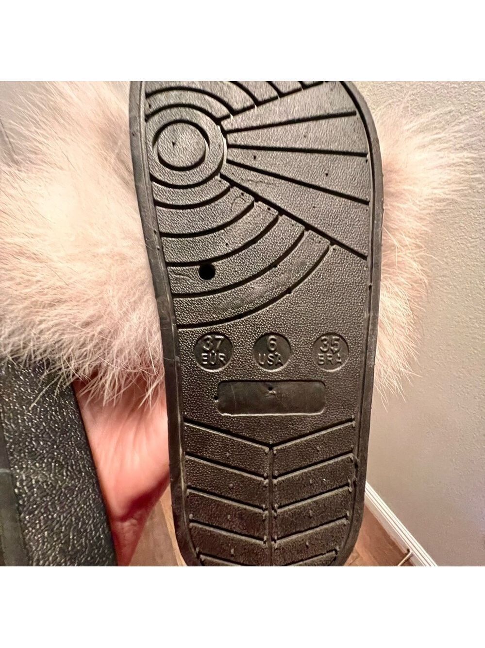 PATRICIA GREEN black slides with fur.. Size 6 - Picture 6 of 6